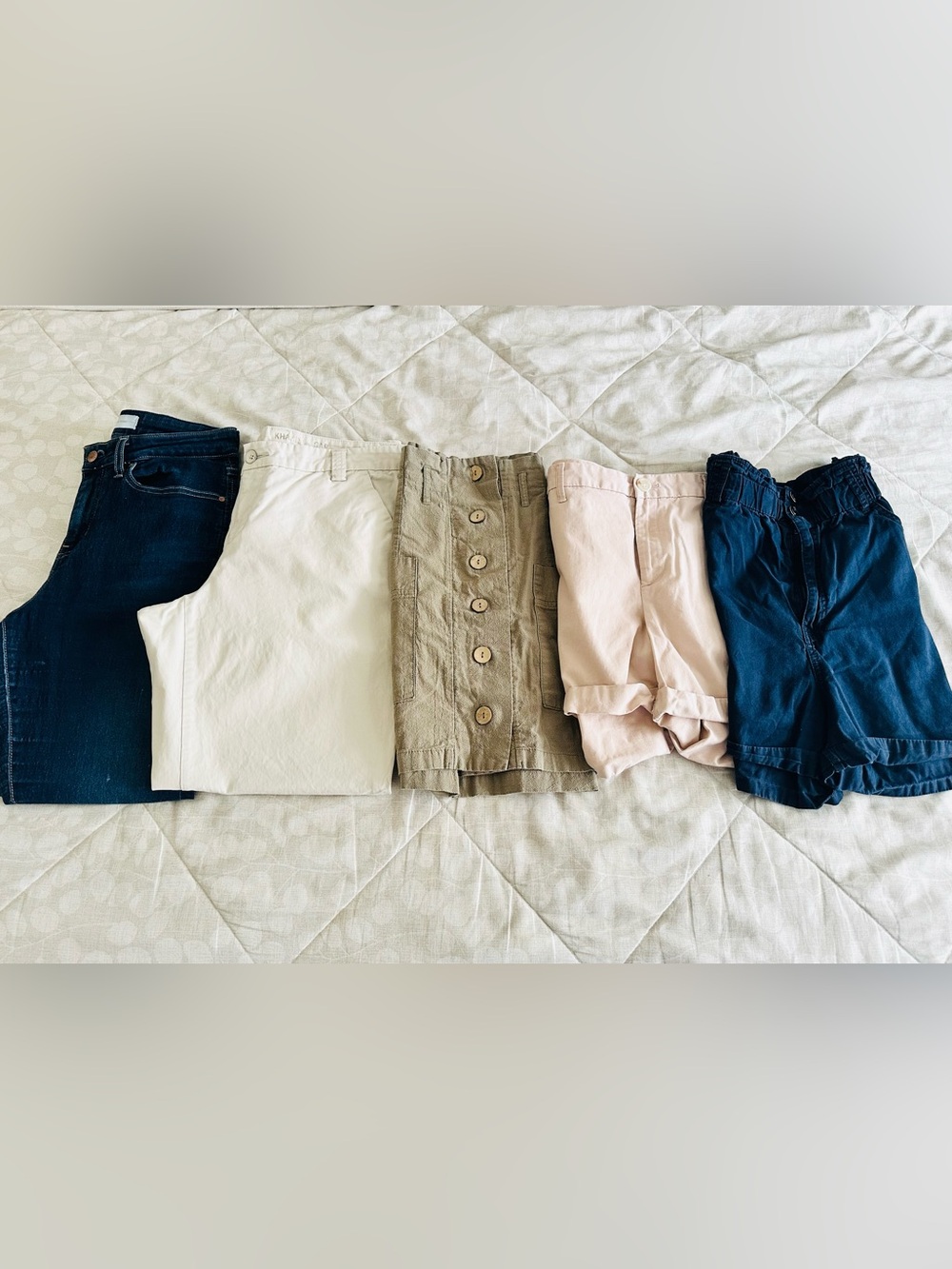 Bundle Women Mixed Bottoms - Size 8 - Levi Strauss, GAP, Banana Republic